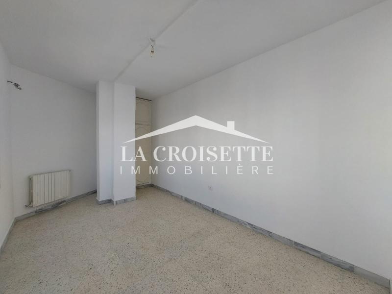 Etage de villa S+3 à La Marsa